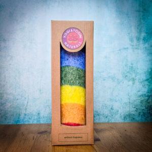 Świeca tęczowa bezzapachowa w szkle Fair Trade - obrazek 2