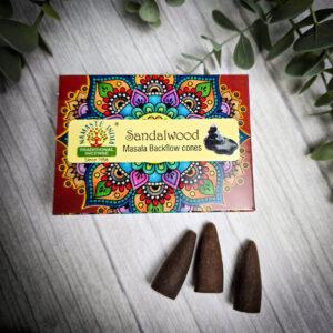 Kadzidełka Stożkowe Backflow- Drzewo Sandałowe - Namaste India - obrazek 2