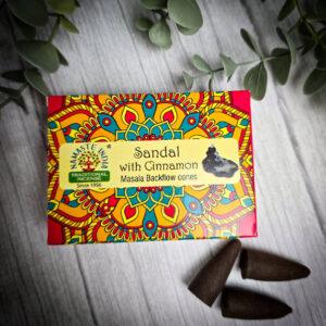 Kadzidełka Stożkowe Backflow- Drzewo Sandałowe z cynamonem - Namaste India - obrazek 2