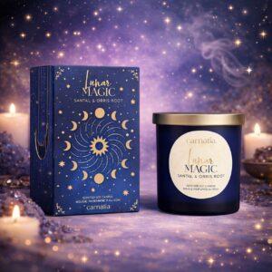 Świeca Sojowa Carnatia Starry Spell w szkle Drzewo Sandałowe i Irys - obrazek 2